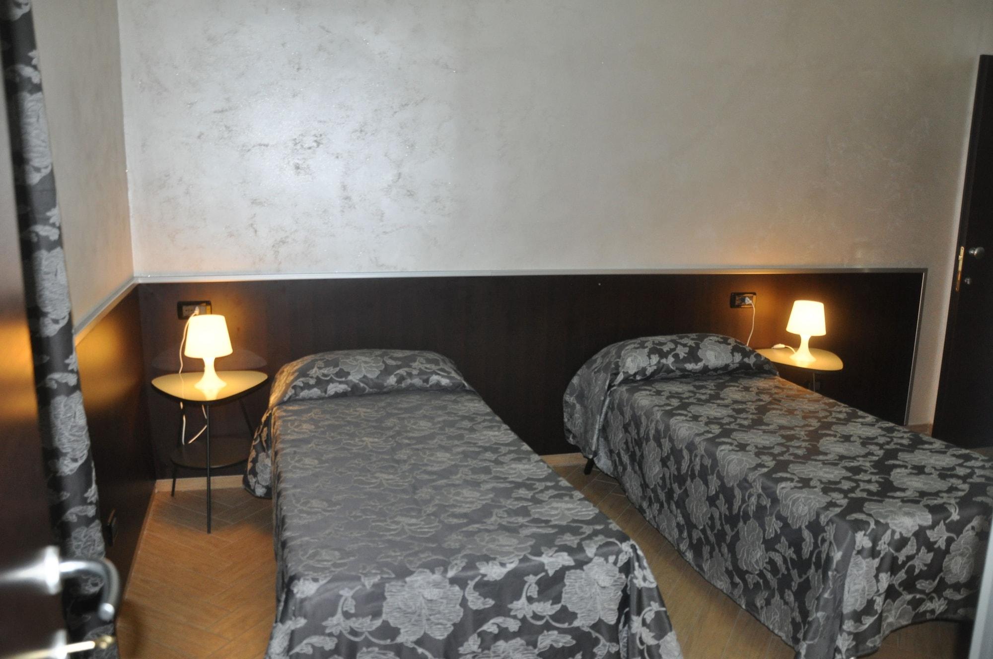 Funny Palace Hostel Рим Экстерьер фото