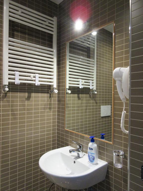 Funny Palace Hostel Рим Экстерьер фото
