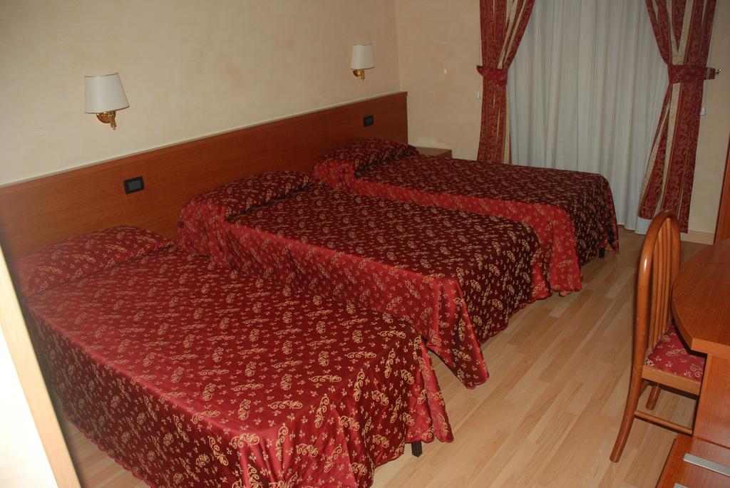 Funny Palace Hostel Рим Номер фото