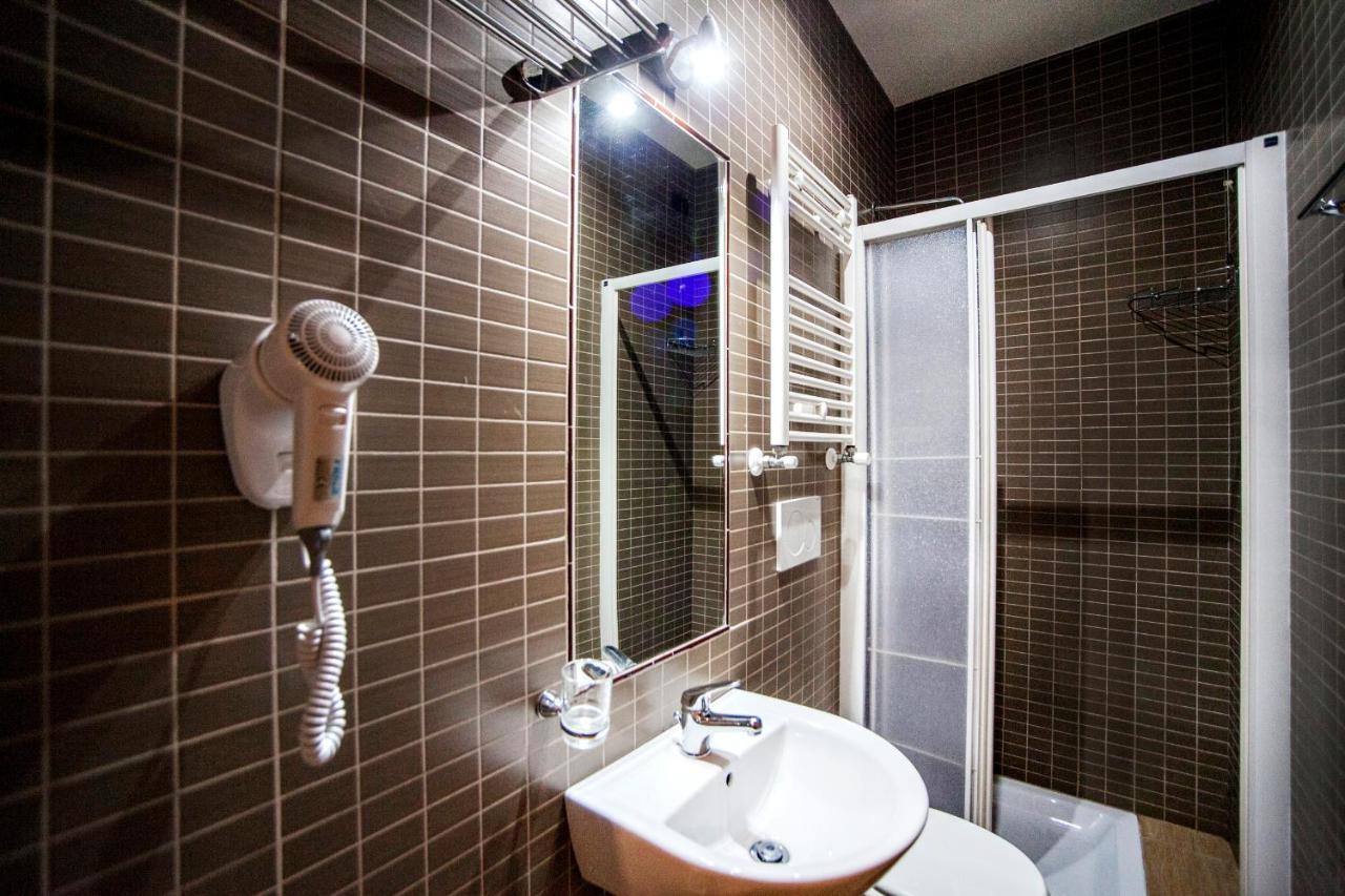 Funny Palace Hostel Рим Экстерьер фото